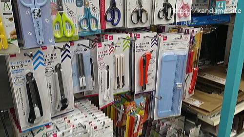 ダイソーペーパーカッター300円を購入 使い方や位置の合わせ方は 葬送人だより